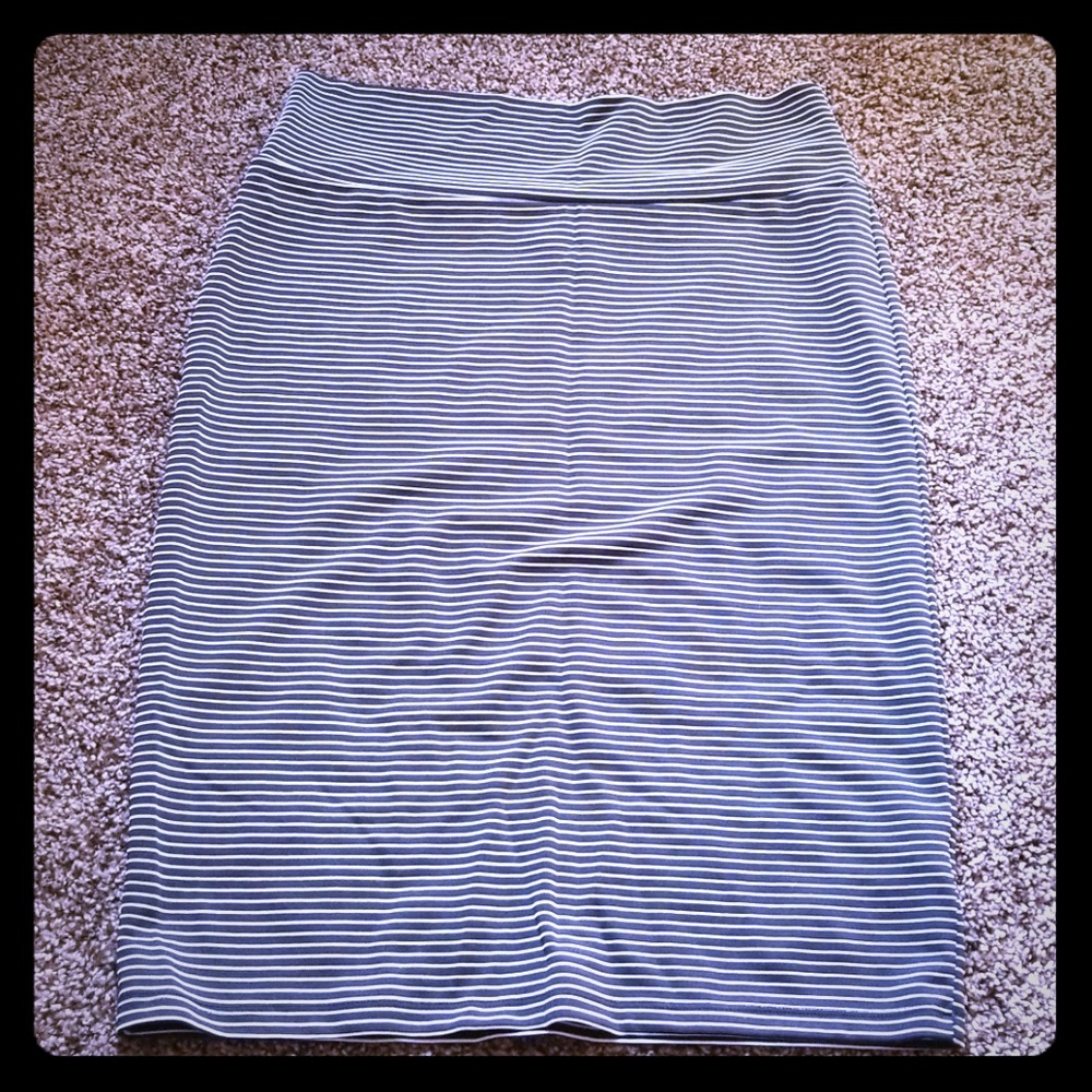 LULAROE CASSIE SKIRT SIZE LARGE